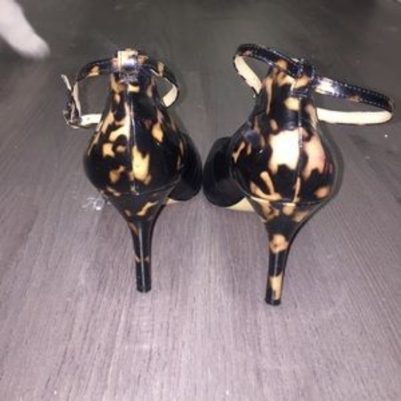 Ann Taylor Black Tortoise Ankle Strap Pumps 7.5 Make a BUNDLE and make an offer! - Picture 8 of 8